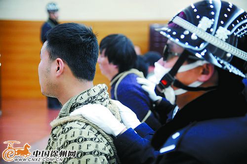 女毒贩拖胞弟和男友下水 贩毒34公斤被枪决